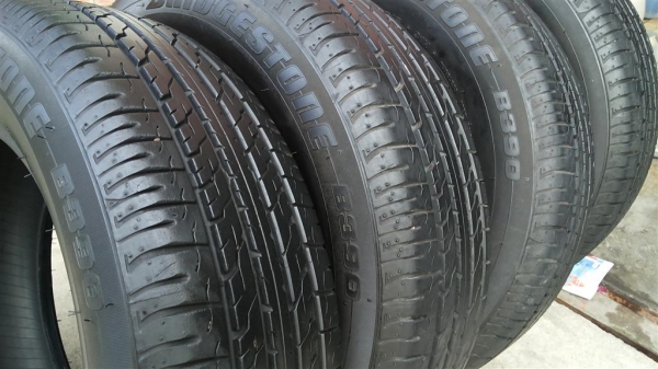 ยางซีวิค FB 195 65 15 ดอกหนาๆ ปี2012 ทั้ง 4 เส้น ยางซีวิค FB 195 65 15 ดอกหนาๆ ปี2012 ทั้ง 4 เส้น