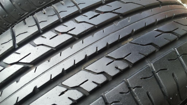 ยางซีวิค FB 195 65 15 ดอกหนาๆ ปี2012 ทั้ง 4 เส้น ยางซีวิค FB 195 65 15 ดอกหนาๆ ปี2012 ทั้ง 4 เส้น