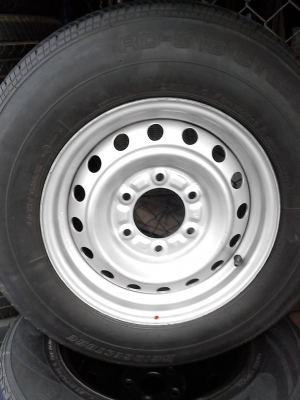 15 แบบ 6 รู  ขายกะทะล้อพร้อมยาง ขอบ 15  ขนาด 6 รู มี 1 ล้อ TEL.081-427-3941