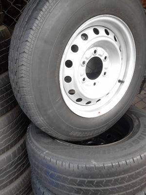 15 แบบ 6 รู  ขายกะทะล้อพร้อมยาง ขอบ 15  ขนาด 6 รู มี 1 ล้อ TEL.081-427-3941