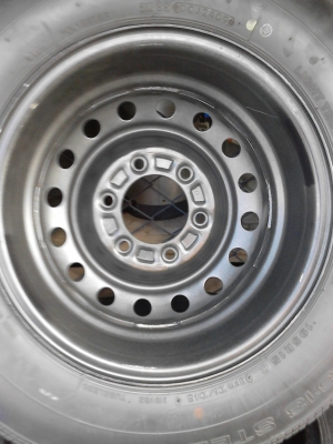 15 แบบ 6 รู  ขายกะทะล้อพร้อมยาง ขอบ 15  ขนาด 6 รู มี 1 ล้อ TEL.081-427-3941