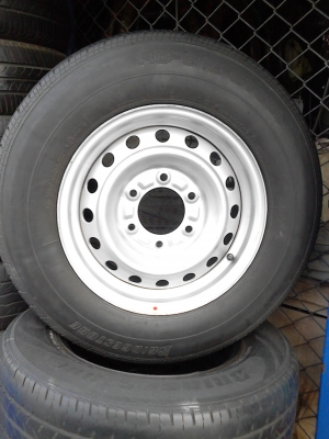 15 แบบ 6 รู  ขายกะทะล้อพร้อมยาง ขอบ 15  ขนาด 6 รู มี 1 ล้อ TEL.081-427-3941