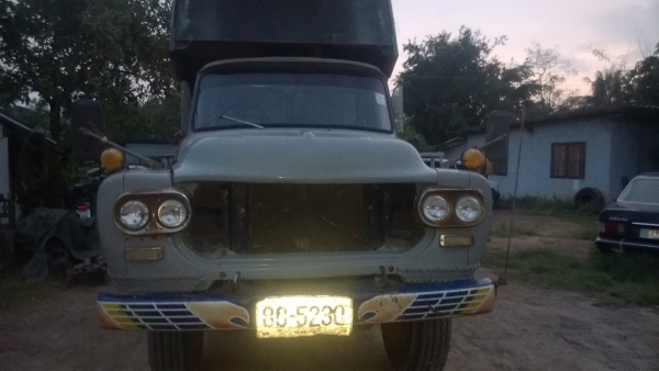 รถหกล้อหัวยาวดั๊ม