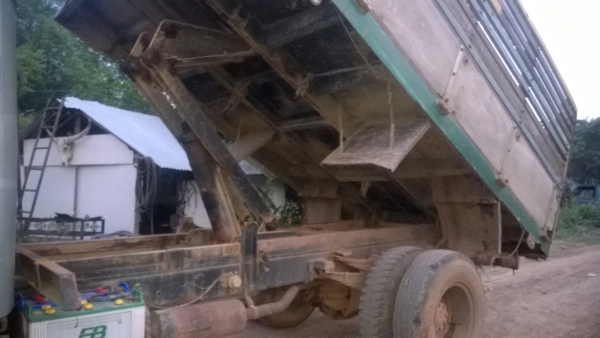 รถหกล้อหัวยาวดั๊ม