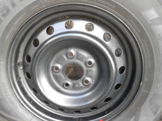 15  แบบ 5 รู  กะทะล้อพร้อมยาง ขนาด 5 รู  ขอบ 15     TEL.081-427-3941