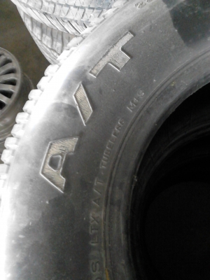 225/70R15 MICHELIN  LTX A/T  มี 3 เส้น TEL.081-427-3941