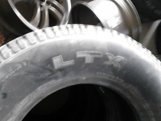 225/70R15 MICHELIN  LTX A/T  มี 3 เส้น TEL.081-427-3941