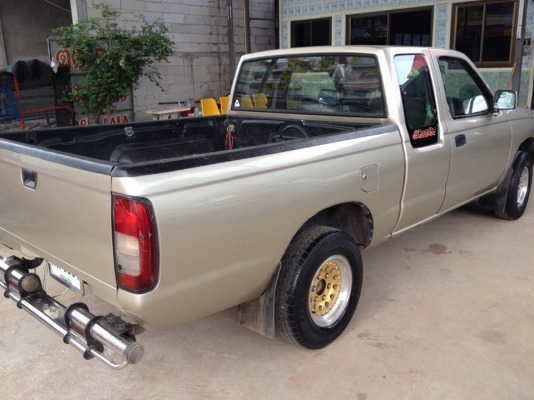 ขาย NISSAN ฟรอนเทีย ปี42 สวยๆถูกๆครับ