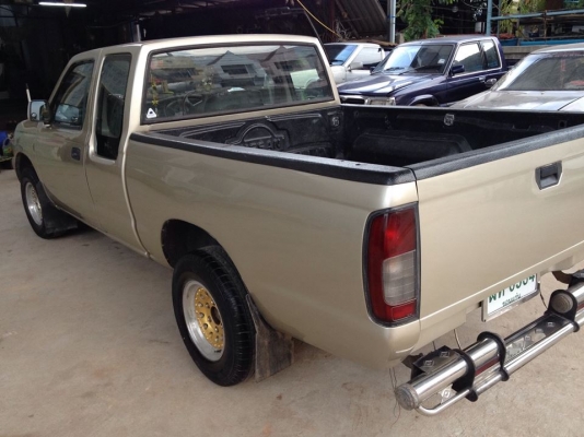 ขาย NISSAN ฟรอนเทีย ปี42 สวยๆถูกๆครับ