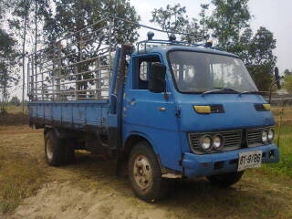 ขาย 6 ล้อ  ISUZU เครื่อง 100  แรง