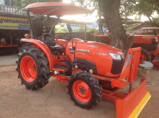ปัญญาแทรคเตอร์มาแล้ว...จัดมาให้ คูโบต้า L3608 ใบมีดคานล่าง พร้อมโรตาลี่ตราช้าง. จัดส่ง จ.ร้อยเอ็ด
