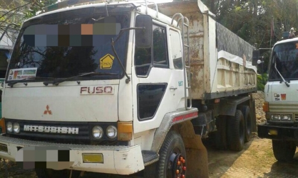 รถมิตซู 10 ล้อดั้ม FN527M - A.  เปลื่ยนเครื่อง ฮีโน่ 220 แรงม้า.  สนใจติดต่อ 081 - 6079515