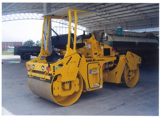 รถบดถนนสั่นสะเทือนล้อเหล็กคู่ SAKAI รุ่น SW652H-1K