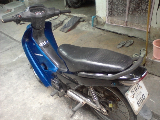 ขาย ฮอนด้า เวฟ 100 ตัวดีสหน้า สตาร์ทมือเครื่องติดขับได้มีเล่ม ราคา 9000 โทร 0895172080 เล่