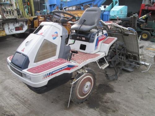 สะดวก สบาย!!! รถปลูกข้าวดำนาแบบนั่งขับ รหัสสินค้า : 13001261  ยี่ห้อ : MITSUBISHI รุ่น : MPR505