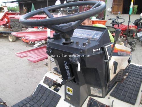 ประหยัดแรง!!! รถปลูกข้าวดำนาแบบนั่งขับ รหัสสินค้า : 13001262  ยี่ห้อ : YANMAR รุ่น : APR5G