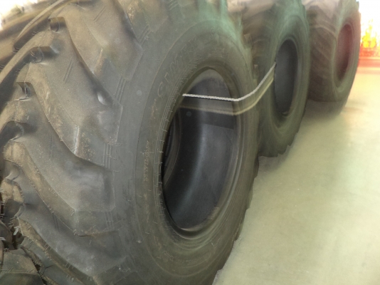 ยางใหม่ simex 16.9-24 ยางรถตัก มาจาก มาเลย์..มาเลย์