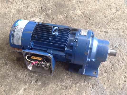 ขายมอเตอร์เกียร์ Cycro drive Sumitomo 1 HP. 380 V อัตราทด 1:11 มีเบรคในตัว สภาพสวยพร้อมใช้งาน ( ขาดฝาปิดหลักไฟ )