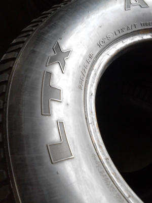 MICHELIN LTX  AT 225/75R15  มี 2 เส้น  TEL.081-427-3941