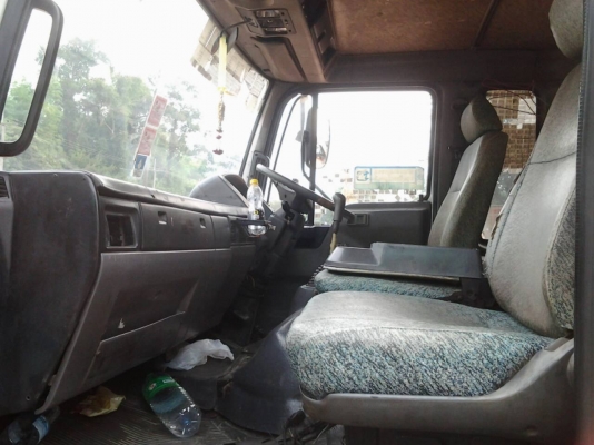 HINO FF1J เครื่อง jo8 เบรคทิฟี่ เพาเวอร ปี43 ตู้แห้งยาว 7.3 เมตร ภาษีเต็ม ยาง1000 ขอบ20