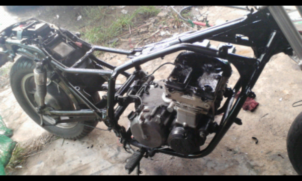 ขายซาก KAWASAKI อิลิมิเนเตอร์ 400 CCไม่มีเอกสาร ล้อ โช้คอัพ ครบ ราคาลดเหลือ 4000 บาท