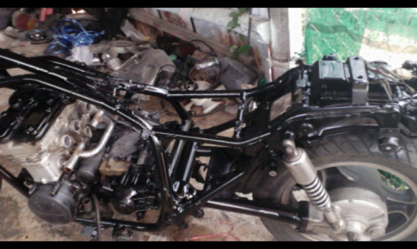 ขายซาก KAWASAKI อิลิมิเนเตอร์ 400 CCไม่มีเอกสาร ล้อ โช้คอัพ ครบ ราคาลดเหลือ 4000 บาท