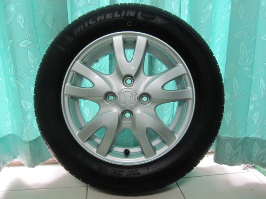 ขายล้อแม็กพร้อมยางป้ายแดง Honda BRIO ขอบ 14 ใช้ไม่ถึง 50 โล