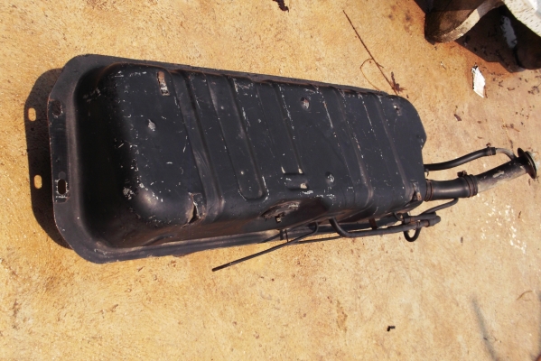 ถังน้ำมันครบชุด ไว้แปลงใส่ ถังน้ำมันครบชุด ไว้แปลงใส่