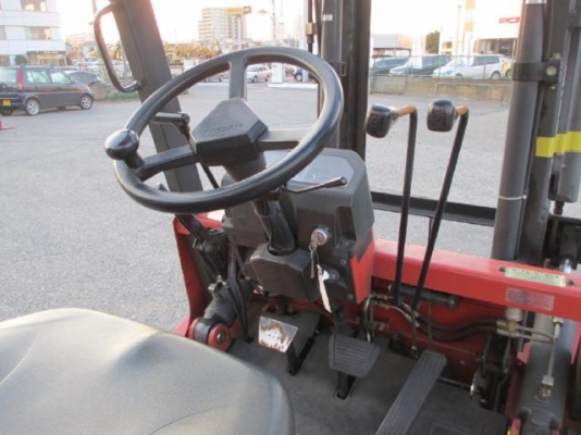 ขายฟอร์คลิฟต์ NISSAN 2 TON   เสา 3  M , เกียร์ AT, ( ประหยัด ใช้งานได้ 2 ระบบ GASOLINE/ LPG )  เดิมแท้จากญี่ปุ่น !!!!!!   สีเดิมและตัวถังสภาพเดิมจากญี่ปุ่น