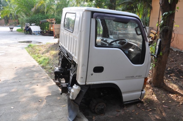 ขายหัว4ล้อ isuzu ELF ช่วงล่างครบ 68,000 บาท