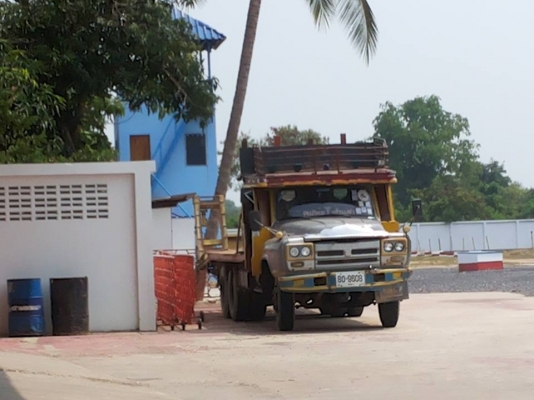 รถบรรทุก 10 ล้อ หน้ายาว ยี่ห้อ ISUZU เครื่อง 6BD 165 แรงม้า พวงมาลัย power