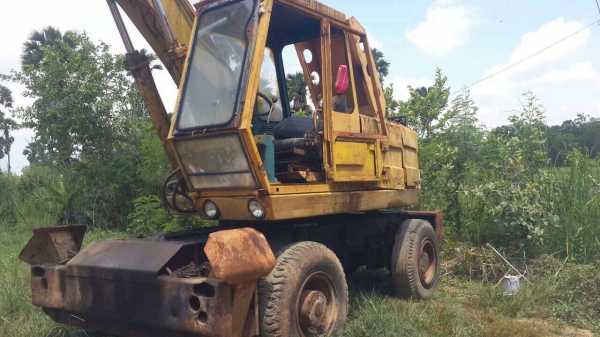 ขายแมคโคล้อยาง ขายแมคโคล้อยาง