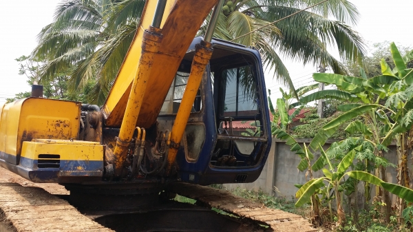 ขายอะใหล่ด่วน HITACHI EX200-2 ทั้งคัน (ขายเป็นอะใหล่นะครับ)