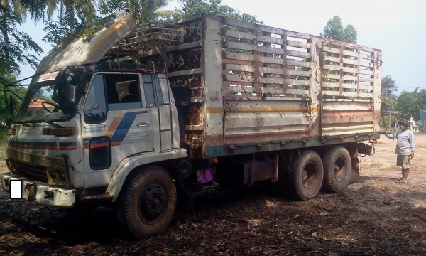 ขายรถสิบล้อ  (รถล่อง 1 เพลา)กระบะเหล็กแข็งแรง