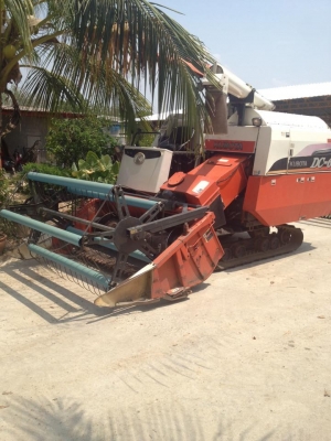 ขายรถเกี่ยวนวดข้าว คูโบต้า DC 68 G