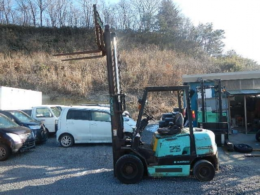 ขายฟอร์คลิฟต์ SUMITOMO 2.5 TON , SIDE SHIP ,  เสา 3 M , เกียร์ MT, ( ติดตั้งแก๊สฟรีมูลค่า 15000 )   เดิมแท้จากญี่ปุ่น !!!!!!   สีเดิมและตัวถังสภาพเดิมจากญี่ปุ่น