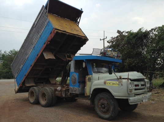 ขาย 10 ล้อหัวยาว 2 เพลาดั้มพร้อมใช้ สโลว์กลาง เครื่อง 6BB1 145 แรงม้า พวงมาลัยพาวเวอร์ ช่วงล่างแต่งเพลาโบกี้ใหญ่ ยางเต็มทุกเส้น ทะเบียนเต็มพร้อมโอน