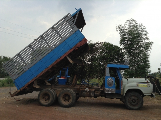 ขาย 10 ล้อหัวยาว 2 เพลาดั้มพร้อมใช้ สโลว์กลาง เครื่อง 6BB1 145 แรงม้า พวงมาลัยพาวเวอร์ ช่วงล่างแต่งเพลาโบกี้ใหญ่ ยางเต็มทุกเส้น ทะเบียนเต็มพร้อมโอน