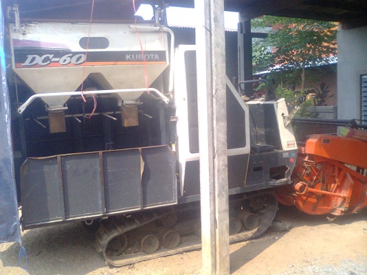 ขายรถเกี่ยวข้าวคูโบต้า60ลดเหลือ 300000บาท