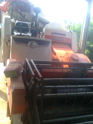 ขายรถเกี่ยวข้าวคูโบต้า60ลดเหลือ 300000บาท