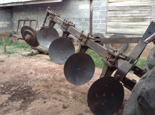 ขายรถไถฟอร์ด 6600 T5 ของแท้ เอกสารเล่มทะเบียนพร้อมชุดโอน ปั้มดี แถมผานดันหน้าและผาน 4 ยางไม่ค่อยสวยแค่นั้น ราคาต่อรองได้