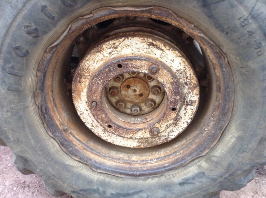 ขายรถไถฟอร์ด 6600 T5 ของแท้ เอกสารเล่มทะเบียนพร้อมชุดโอน ปั้มดี แถมผานดันหน้าและผาน 4 ยางไม่ค่อยสวยแค่นั้น ราคาต่อรองได้