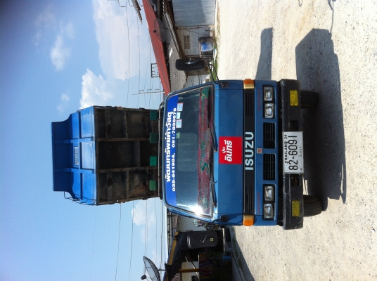 รถบรรทุก 6 ล้อดั้ม5คิวพร้อมใช้งาน