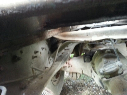 รถนิสสัน 10 ล้อ โม่ปูน CW430 / 230 แรงม้า.  ปี 32  สนใจติดต่อ  081 - 6079515