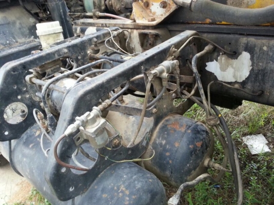 รถนิสสัน 10 ล้อ โม่ปูน CW430 / 230 แรงม้า.  ปี 32  สนใจติดต่อ  081 - 6079515