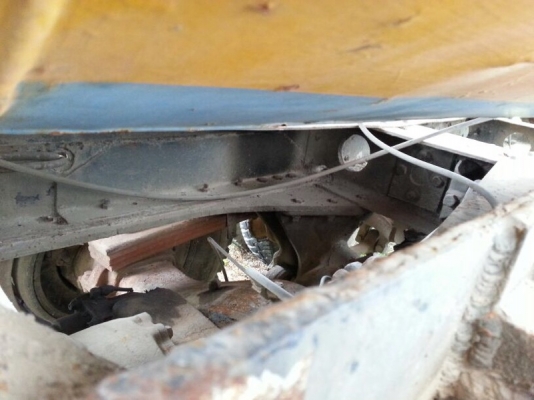 รถนิสสัน 10 ล้อ โม่ปูน CW430 / 230 แรงม้า.  ปี 32  สนใจติดต่อ  081 - 6079515