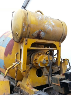 รถนิสสัน 10 ล้อ โม่ปูน CW430 / 230 แรงม้า.  ปี 32  สนใจติดต่อ  081 - 6079515