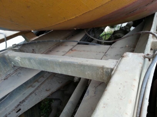 รถนิสสัน 10 ล้อ โม่ปูน CW430 / 230 แรงม้า.  ปี 32  สนใจติดต่อ  081 - 6079515