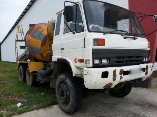 รถนิสสัน 10 ล้อ โม่ปูน CW430 / 230 แรงม้า.  ปี 32  สนใจติดต่อ  081 - 6079515