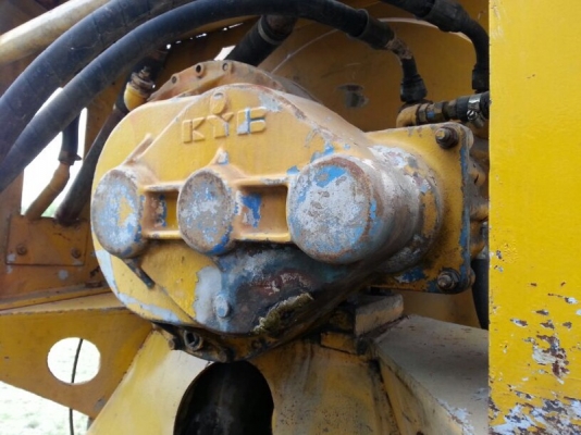 รถนิสสัน 10 ล้อ โม่ปูน CW430 / 230 แรงม้า.  ปี 32  สนใจติดต่อ  081 - 6079515